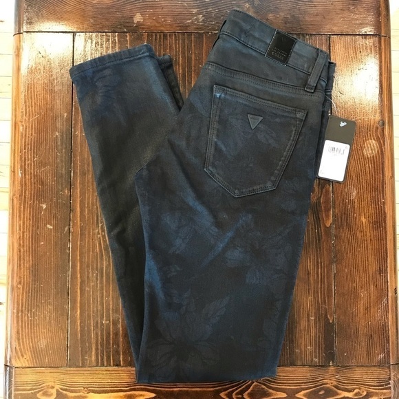 Guess Skinny Ultra Low Jeans in Cherry Bloom 26 - Picture 2 of 6